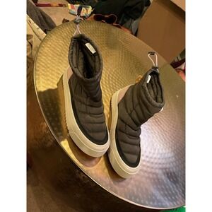 ONCEPT N.Y. "Lima"‎ puffer boots. Recycled materials!